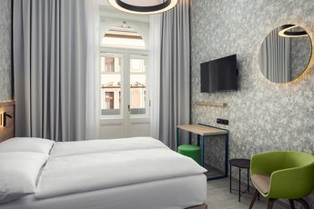 EA Hotel Moment - Doppelzimmer mit Balkon
