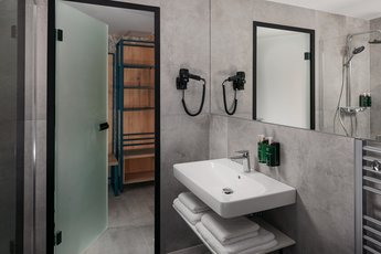 EA Hotel Moment - Juniorsuite mit Terrasse - Badezimmer
