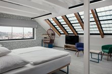 EA Hotel Moment - Suite mit Terrasse und Blick auf die Prager Burg