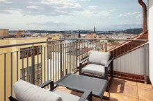 EA Hotel Moment Self Check-In - terasa apartmánu s výhledem na Pražský Hrad