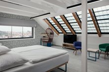 EA Hotel Moment - Suite mit Terrasse und Blick auf die Prager Burg