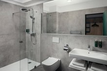 EA Hotel Moment - Suite - Badezimmer
