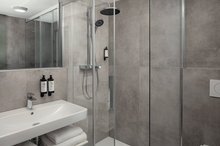 EA Hotel Moment - Doppelzimmer - Badezimmer